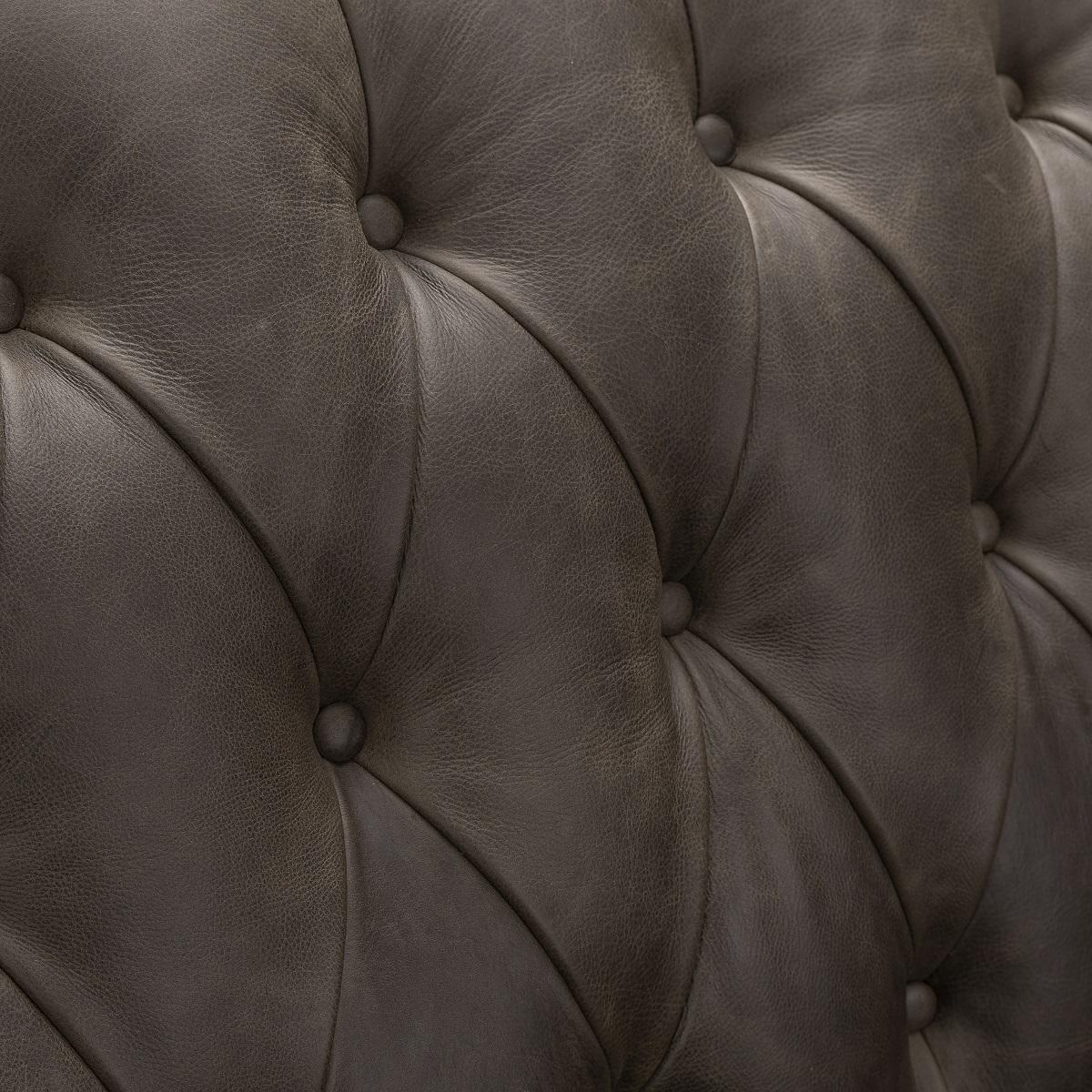 Pulaski Charlie Top-Grain Leather Loveseat – Traditional & Contemporary Design