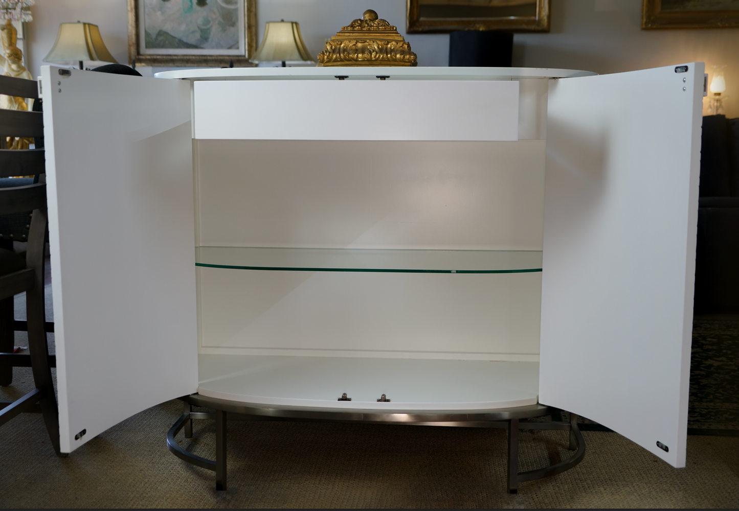 Elegant Sideboard Bar Buffet with Ample Storage – Sophisticated Showroom Sample