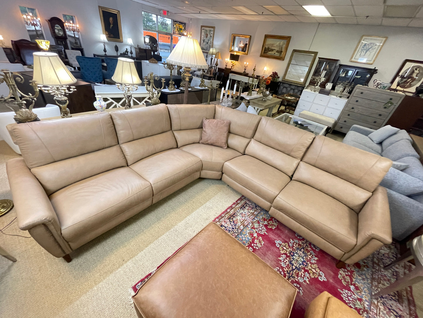 Tan Leather Reclining: Timeless Comfort, Classic Stitch