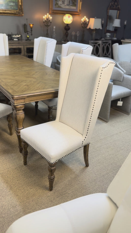 Pulaski Garrison Cove Dining Set | Extendable Table + 8 Upholstered Chairs – Showroom Display
